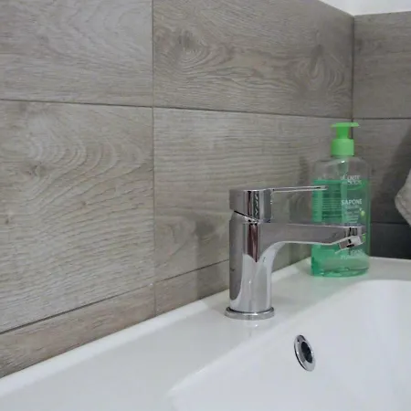 アパート Zenzero ロアーノ